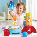 HAPE DEČIJA DRVENA RAKETA KOJA IZDUVAVA LOPTICE