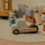 Drveno građevinsko vozilo – Dizalica sa dodacima - Slika 8