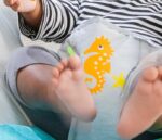 KIDS II BABY EINSTEIN  MUZICKA LEZALJKA KICK TO IT NEPTUNE™ 13102 0-6M (MAX 9KG) - Slika 3