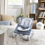KIDS II INGENUITY LEZALJKA HAPPY BELLY™ CHAMBRAY 0-6m (SA MASAZEROM ZA GRCEVE) - Slika 9